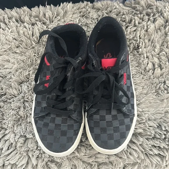 Good condition check board vans - Picture 2 of 4